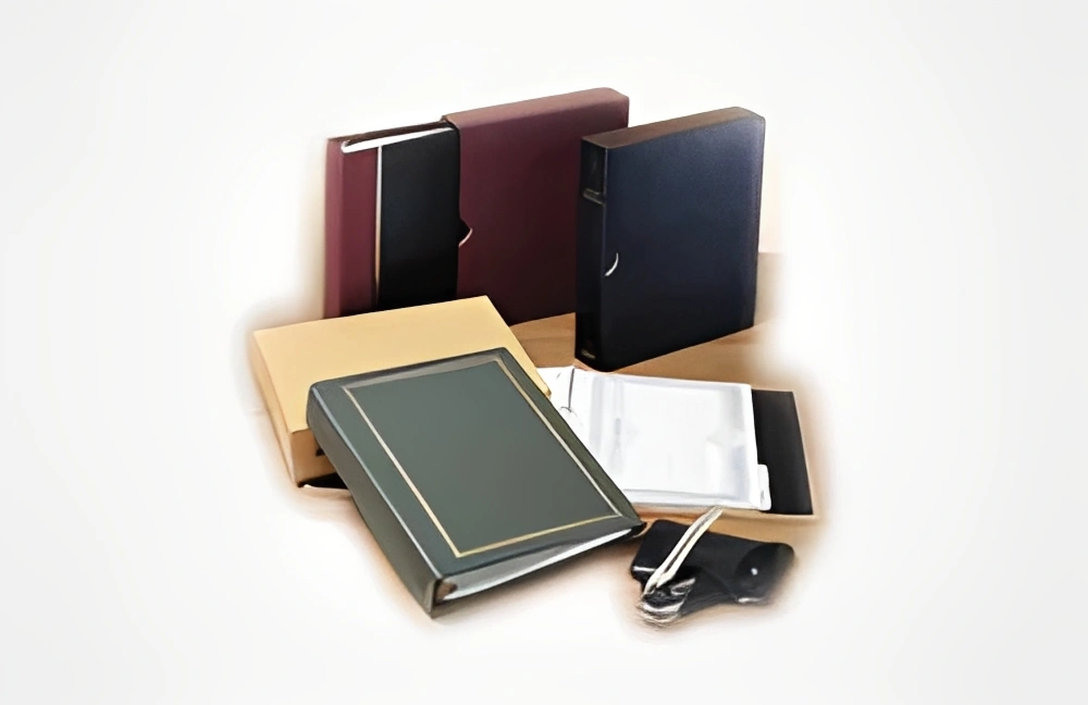 Office folders and notebooks arrangement